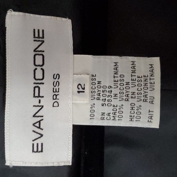 Dress - Picture 3 of 4